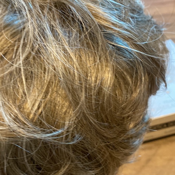 Wig - Picture 8 of 8